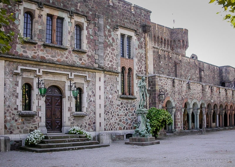 Chateau de la Napoule courtyard