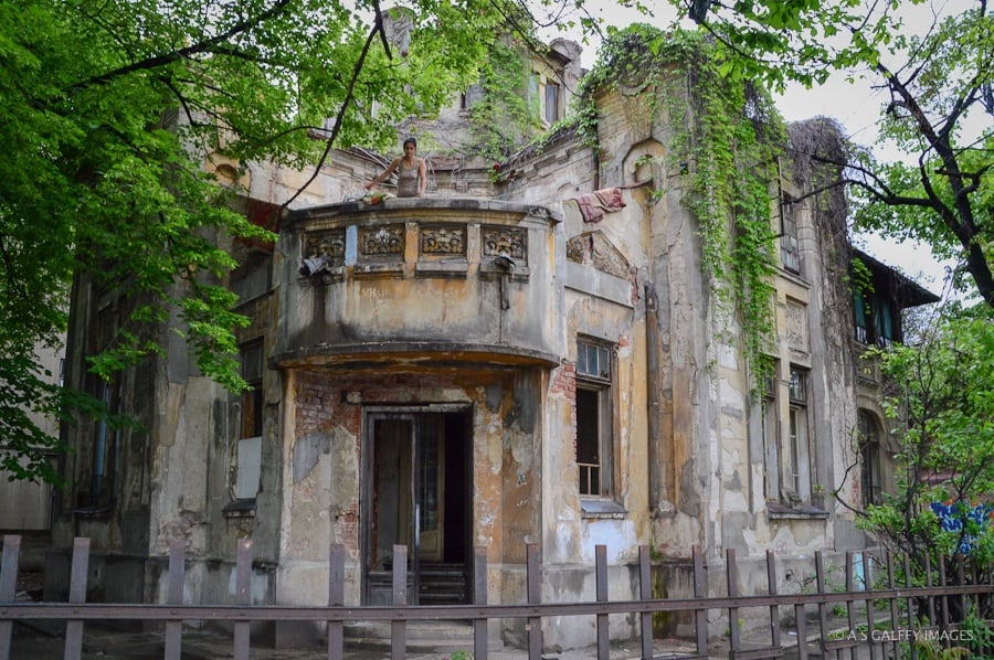 neglected old building in Bucharest