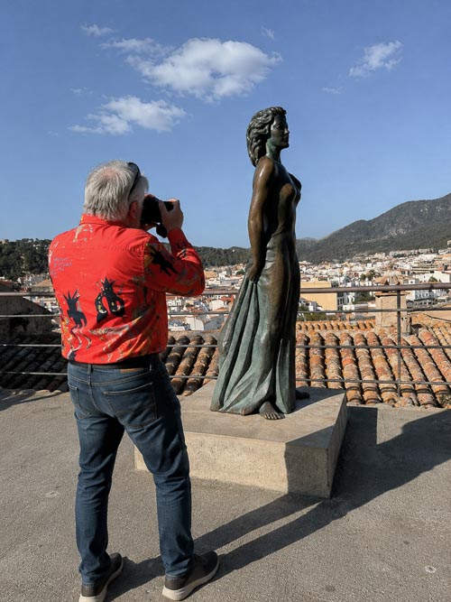 man photographing Ava Gardner's statue