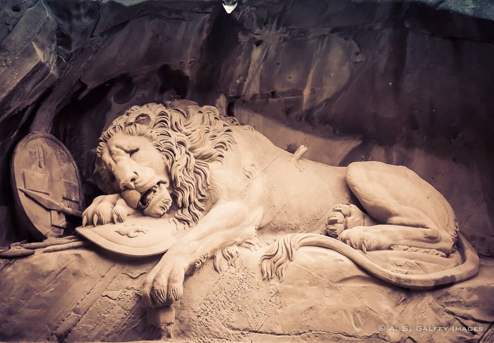 the Lion of Lucerne monument