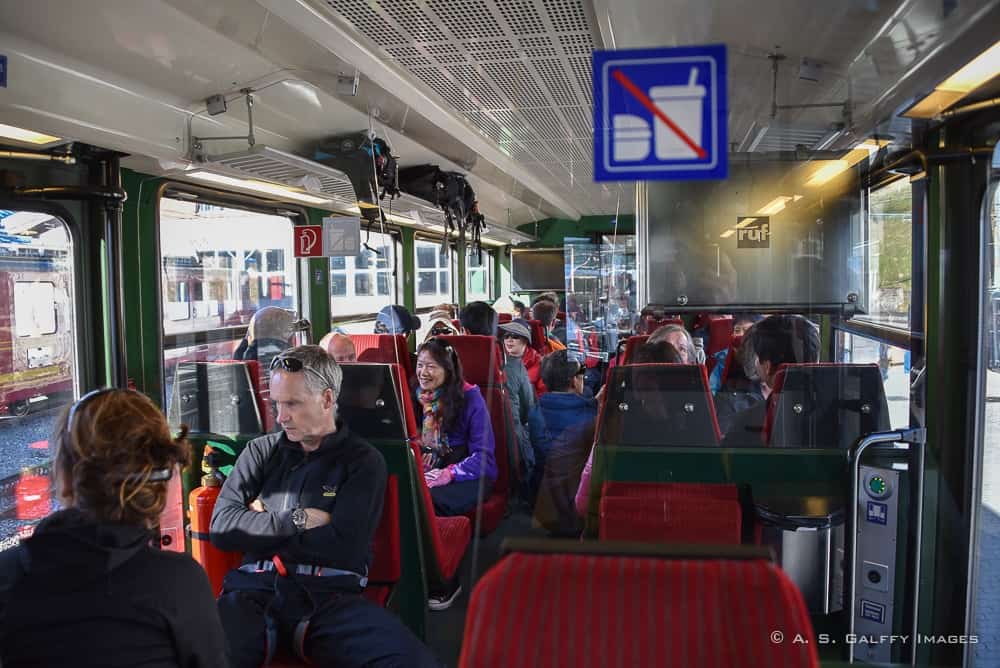 a fogaskerekű vonat fedélzetén Jungfraujoch-Ba