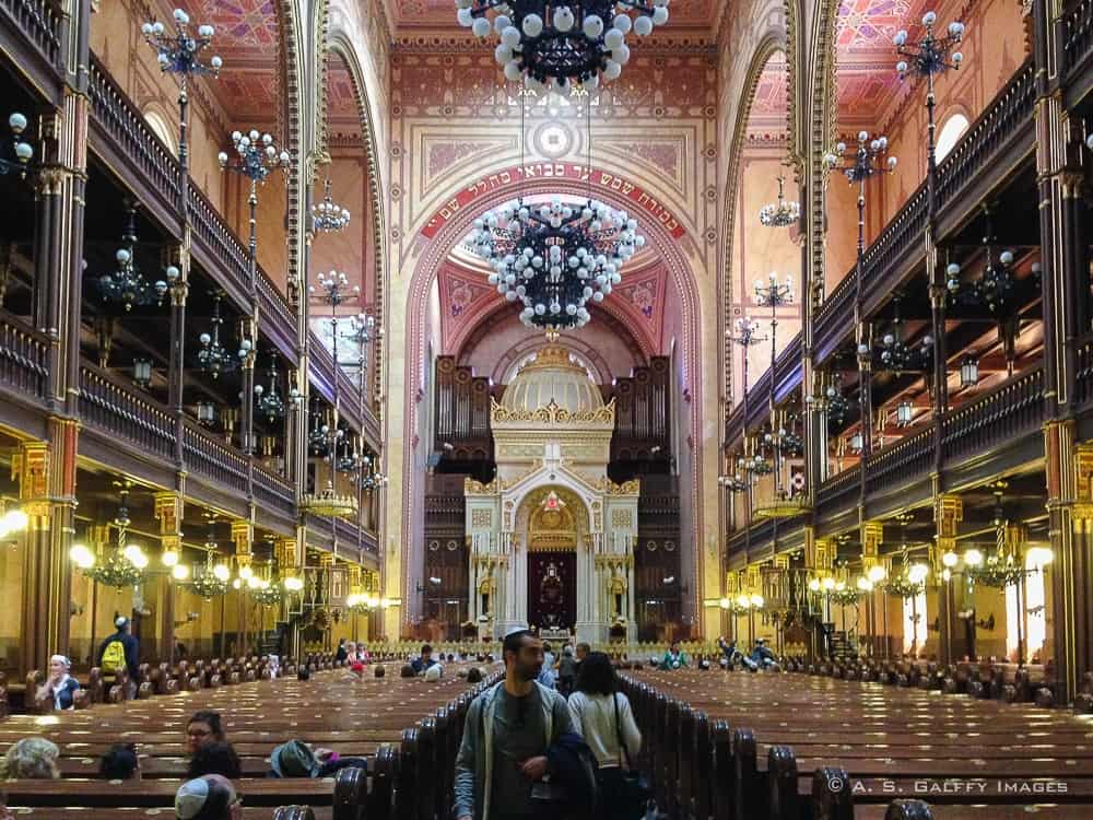 Sanctuary of the jewish synagogue in Budapest