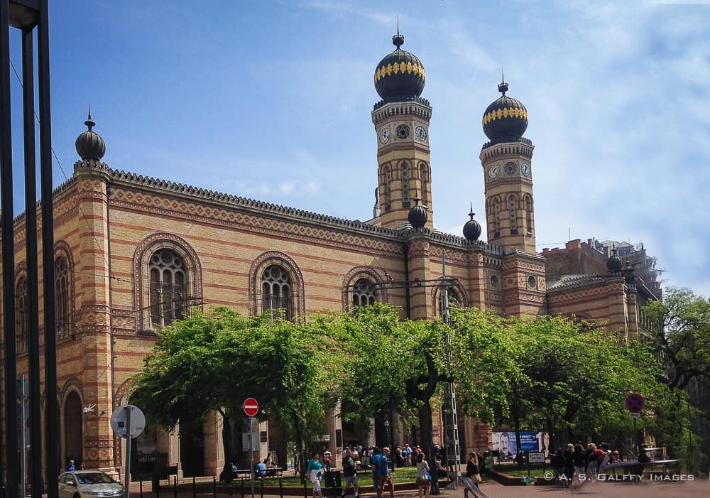 Iconic Buildings Of Budapest: The Jewish Synagogue