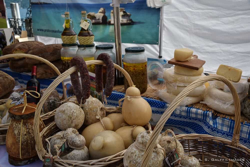 What to do in Lake Como - visit a farmers' market
