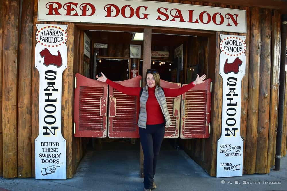 Eating at the Red Dog Saloon - what to do in Juneau 