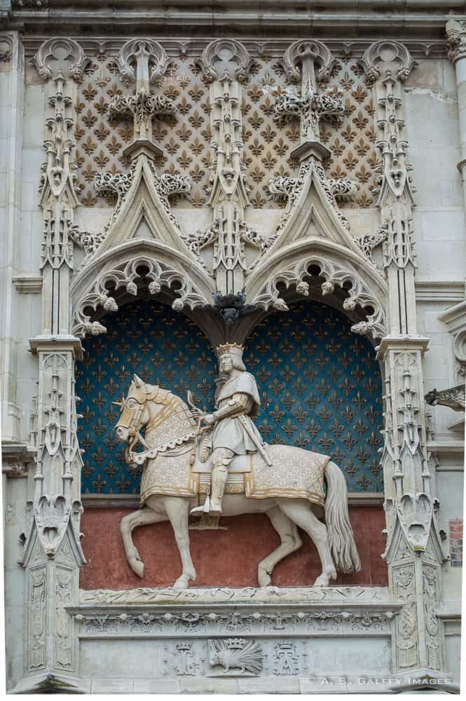 Statue of King Louis XII on the entrance to Chateau de Blois