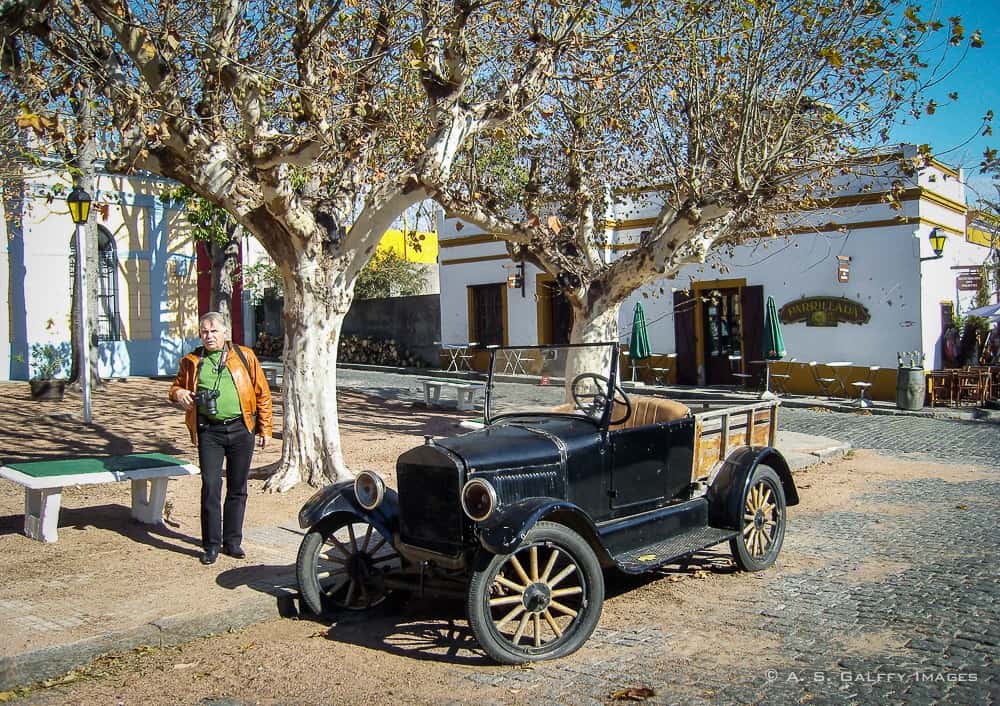 Taking photos in Colonia