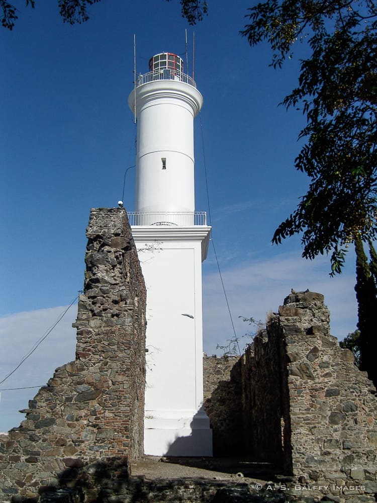 the lighthouse in Colonia de Sacramento