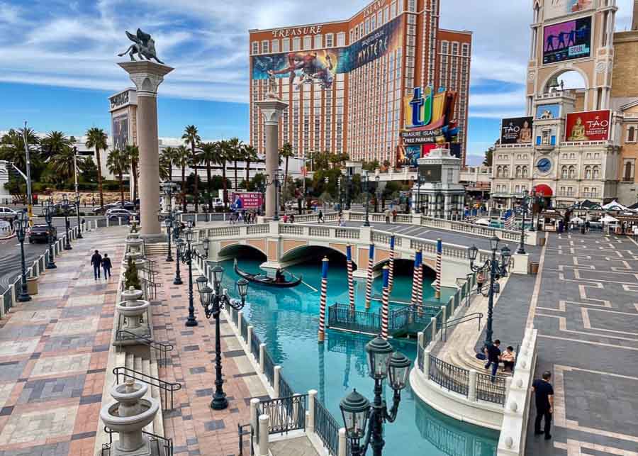 Las Vegas Arches - Weird Nevada