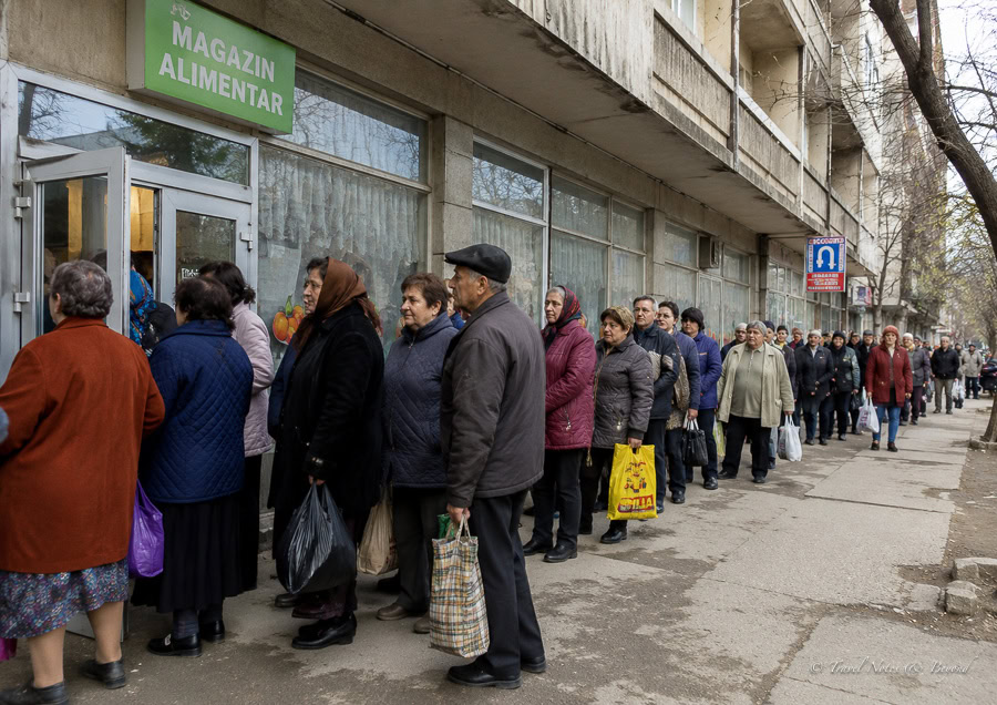 The interminable queues were part of everyday life in Communist Romania