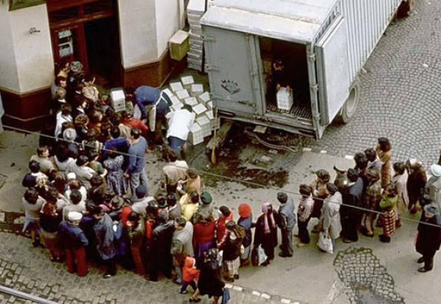 growing up under communism: long lines for food