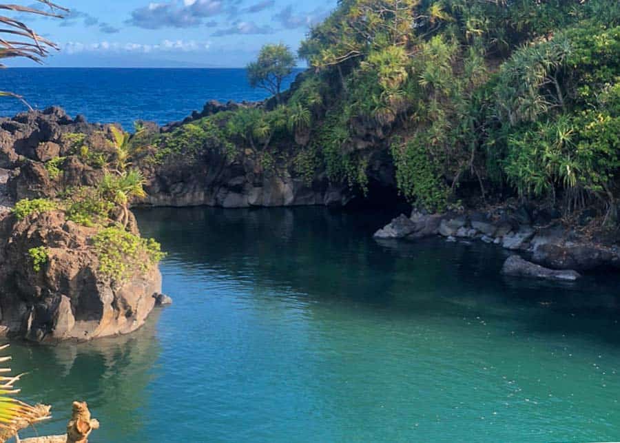 plunging pool on the road to Hana