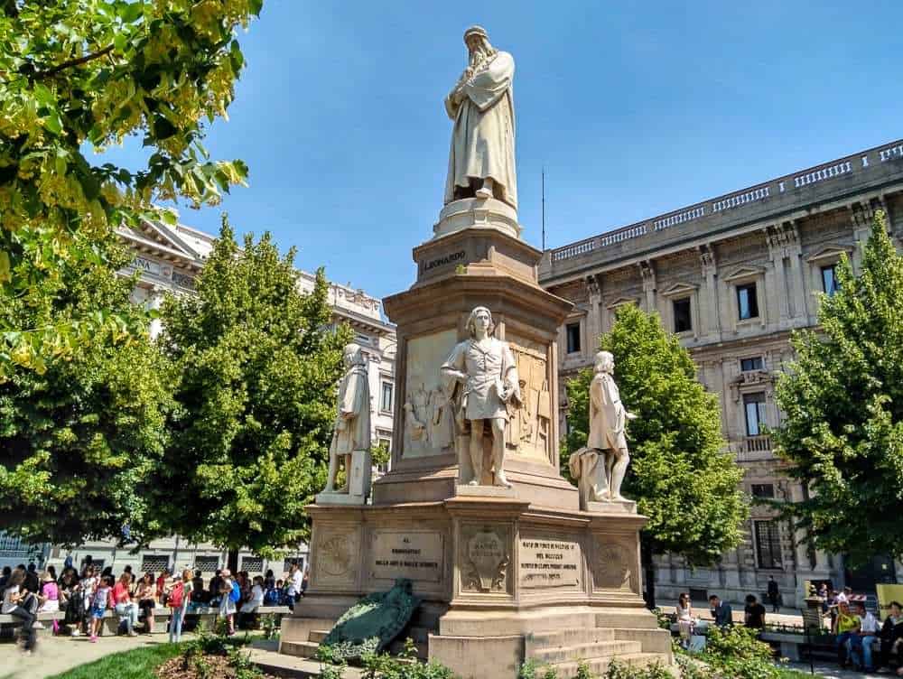 DaVinci's Statue - one day in Milan