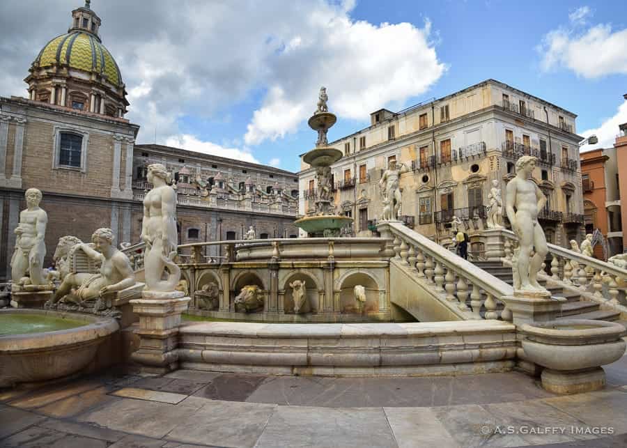 Fontana Pretoria in Palermo