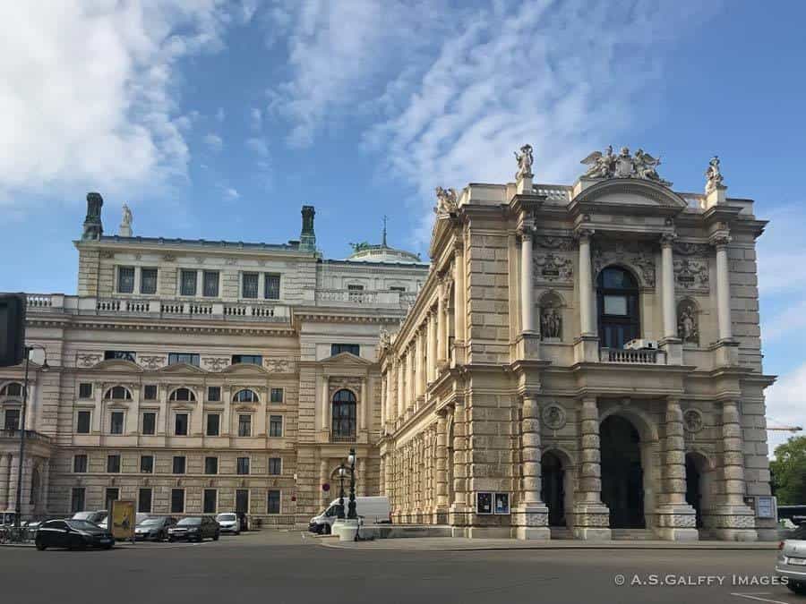 the National Theater in Vienna city center