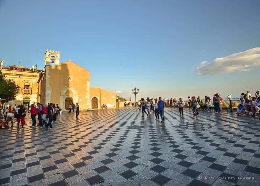 Piazza IX Aprile in Taormina