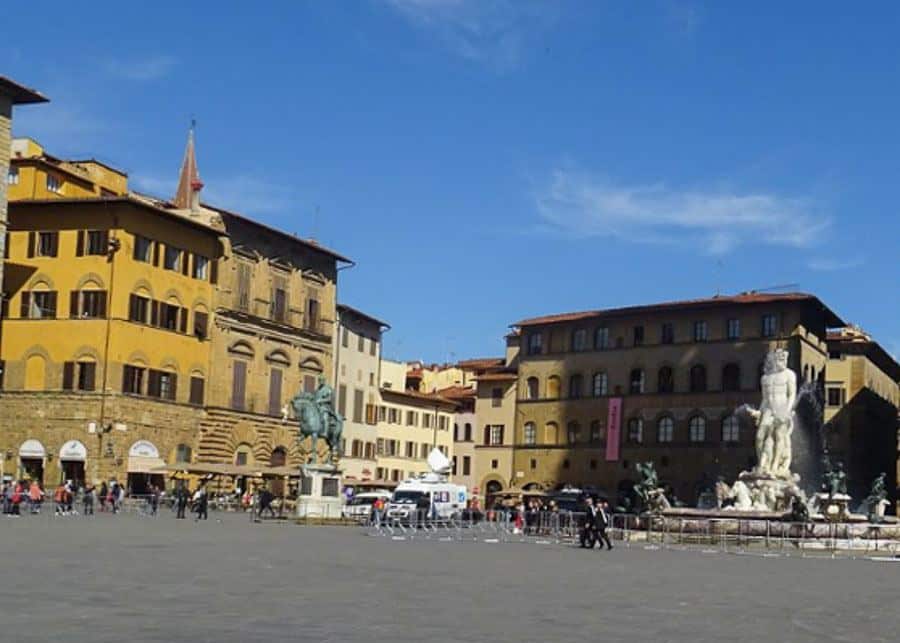 One day in Florence: Piazza della Signoria