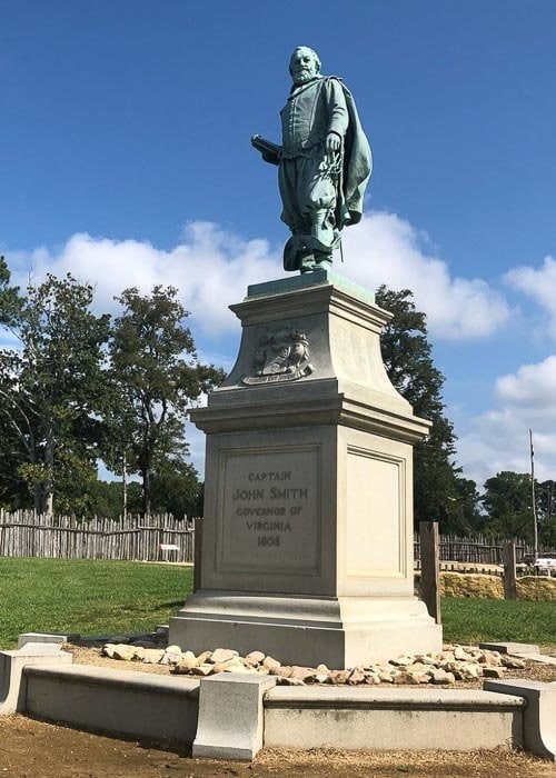 Bronze statue of Captain Smith in Jamestown Settlement