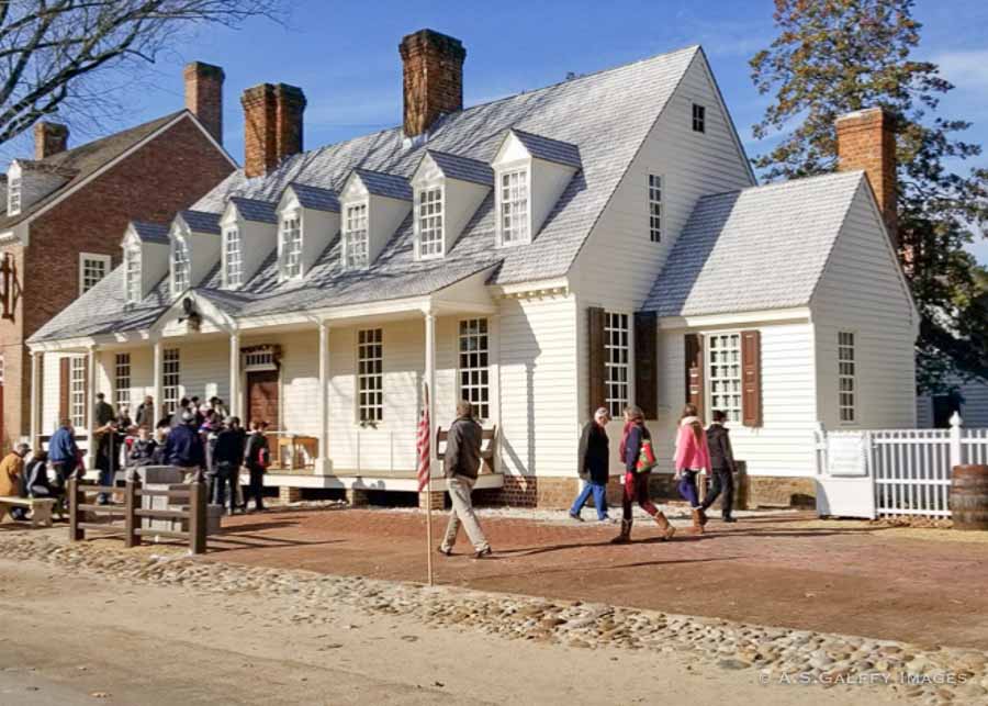 Raleigh Tavern in Colonial Williamsburg