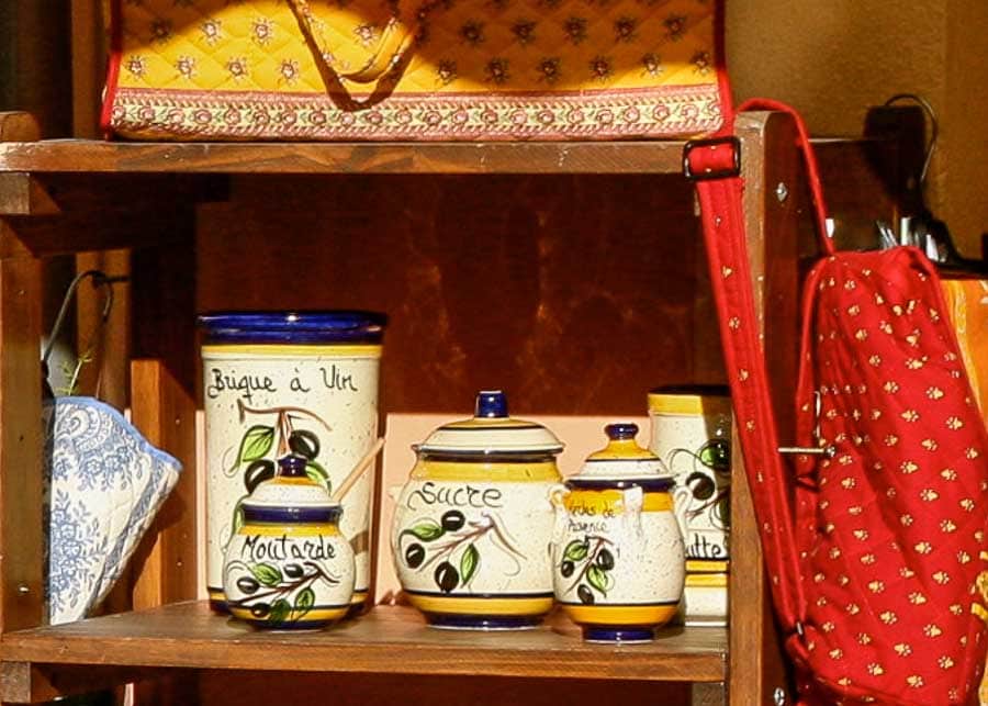 13 Souvenirs You Need to Bring Home from Paris – skyticket Travel Guide