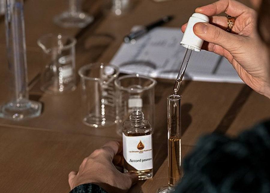 creating your own perfume as a souvenir from Paris