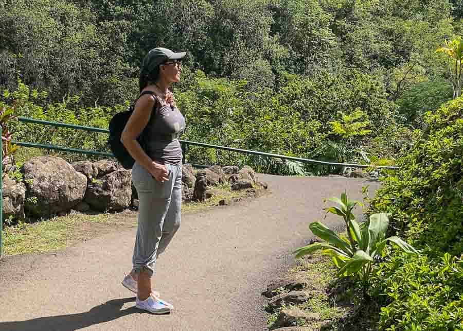 Hiking in Iao Valley in Maui