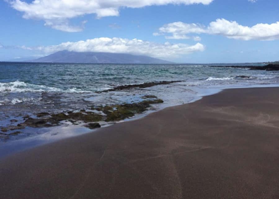 Oneuli black sand beach in Maui