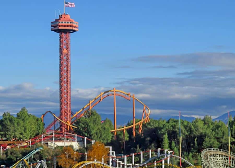 Best places to visit in Los Angeles: Six Flags Magic Mountain