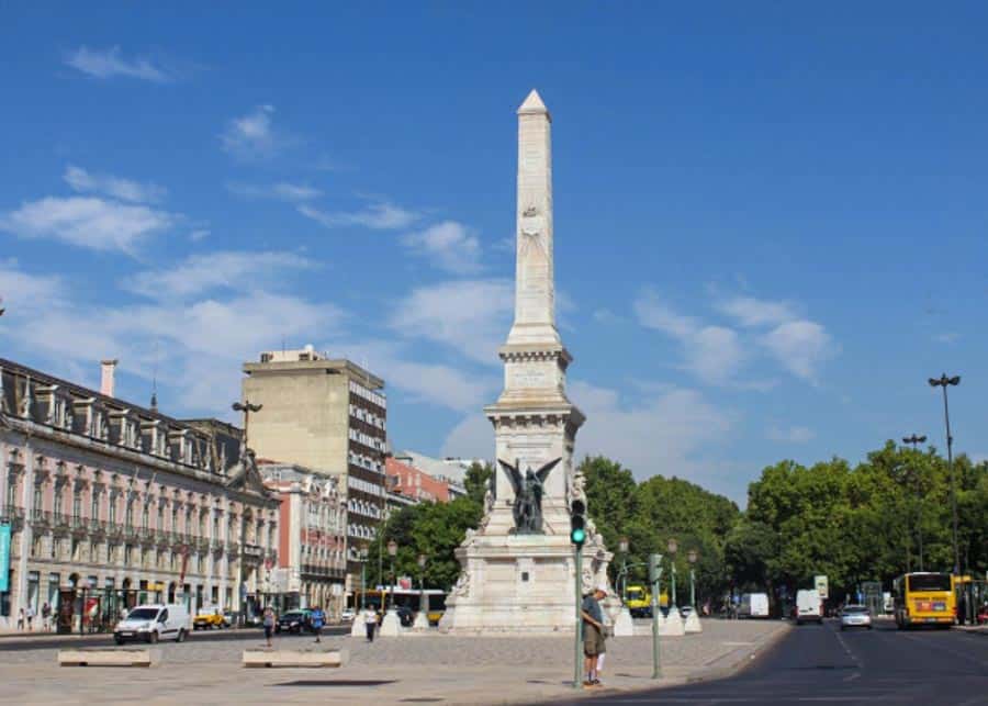 View of the obelisk in Praça dos Restauradores