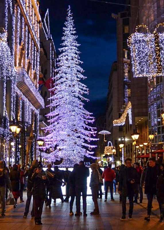 Déak Ferenc Christmas Market in Budapest