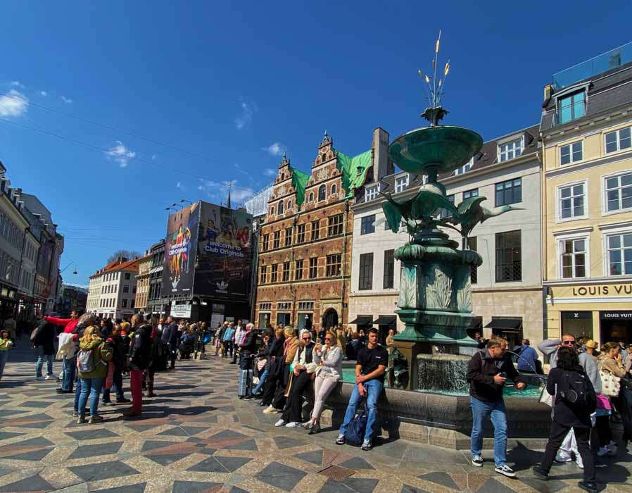 People strolling in Strøget