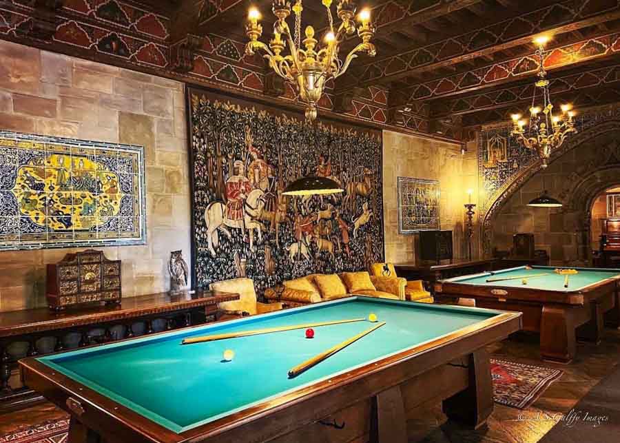 imagine depicting a billiard room 