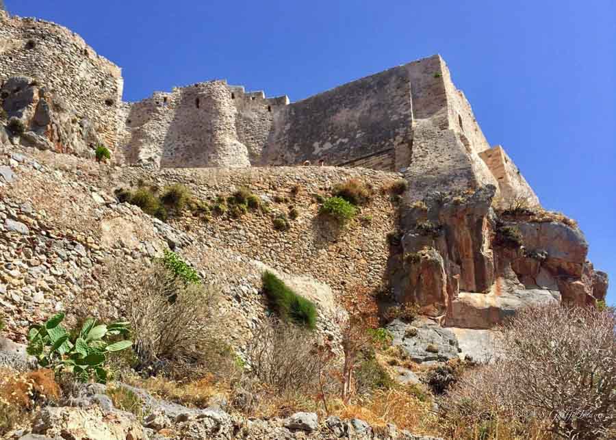 the fortification walls of the Upper Town