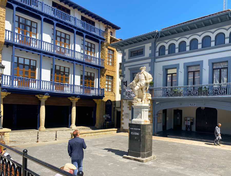 View of the statue of El Cano in the center of Getaria