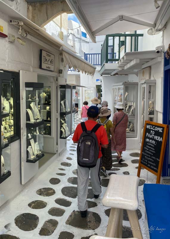 image of jewelry stores in Mykonos town