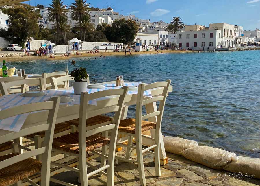 A picture of a restaurant in Mykonos.