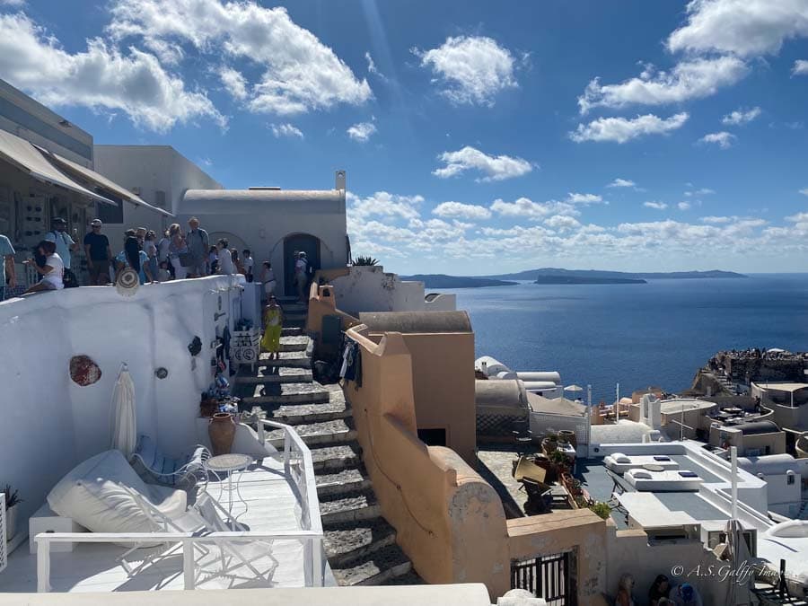 Caldira show in Santorini