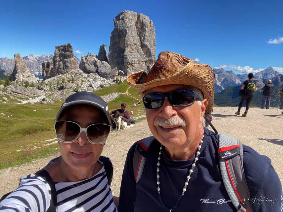 photo of people hiking the Cinque Torri loop