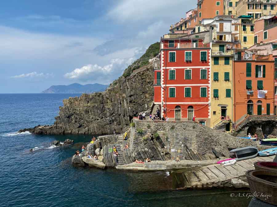 colorful buildings in Manarola