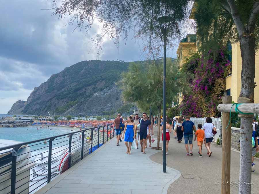 People strolling in Monterosso al Mare