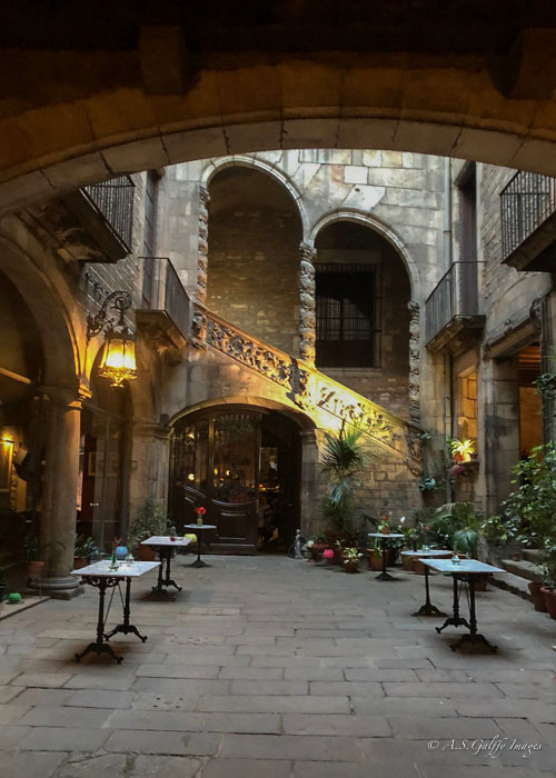 Palau Dalmases, one of the hidden gems in Barcelona