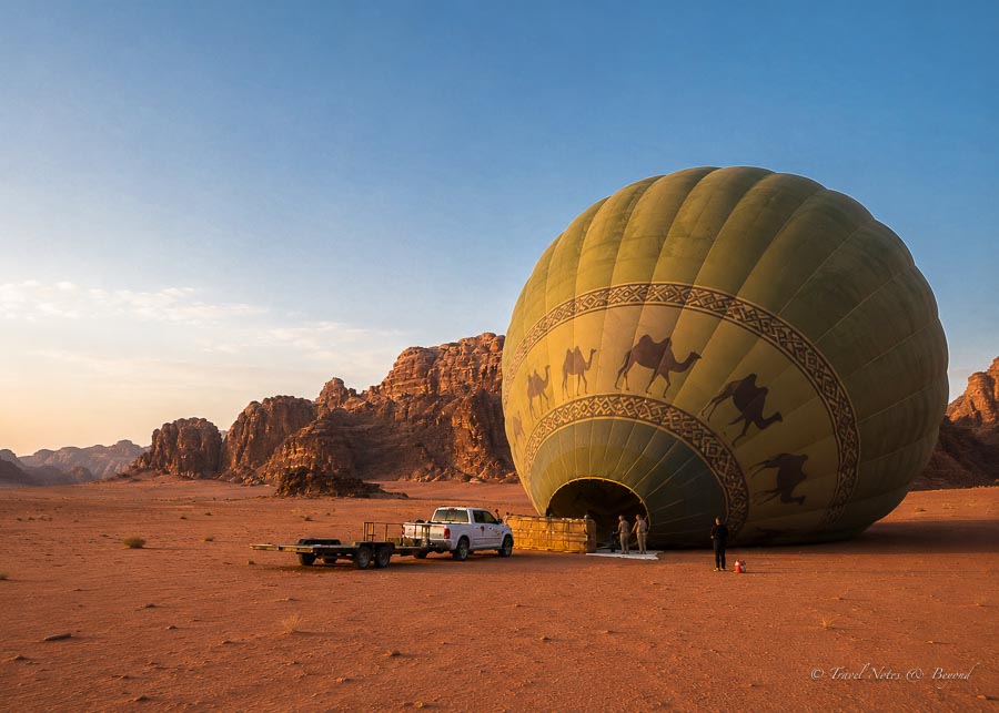 Exploring the Wadi Rum desert by hot air balloon
