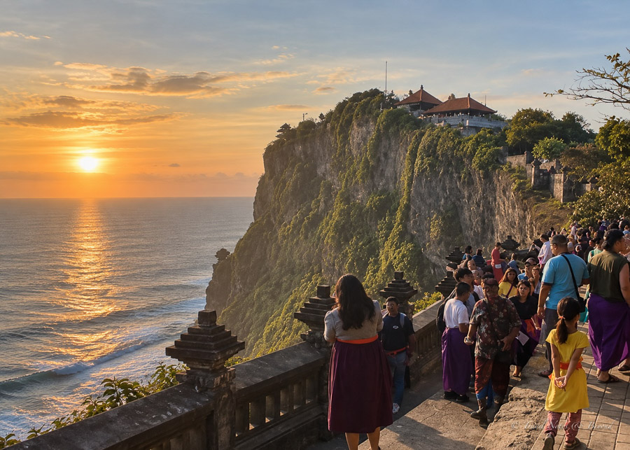 walk along the cliff at Uluwatu temple
