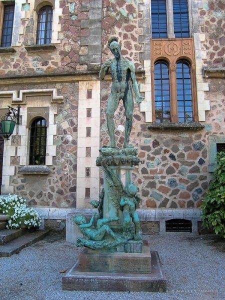 Statue in front of the castle 
